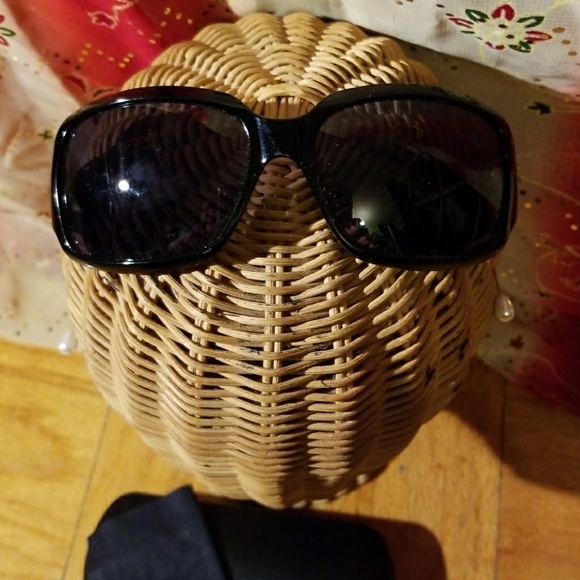 Black Square Frame Sunglasses - Picture 2 of 5